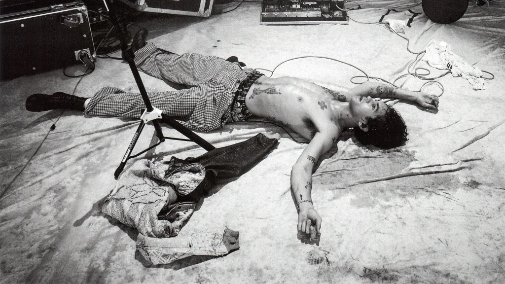 Comedy Tragedy Parody - Dominic Fike in Europe | Vinyl Room Package