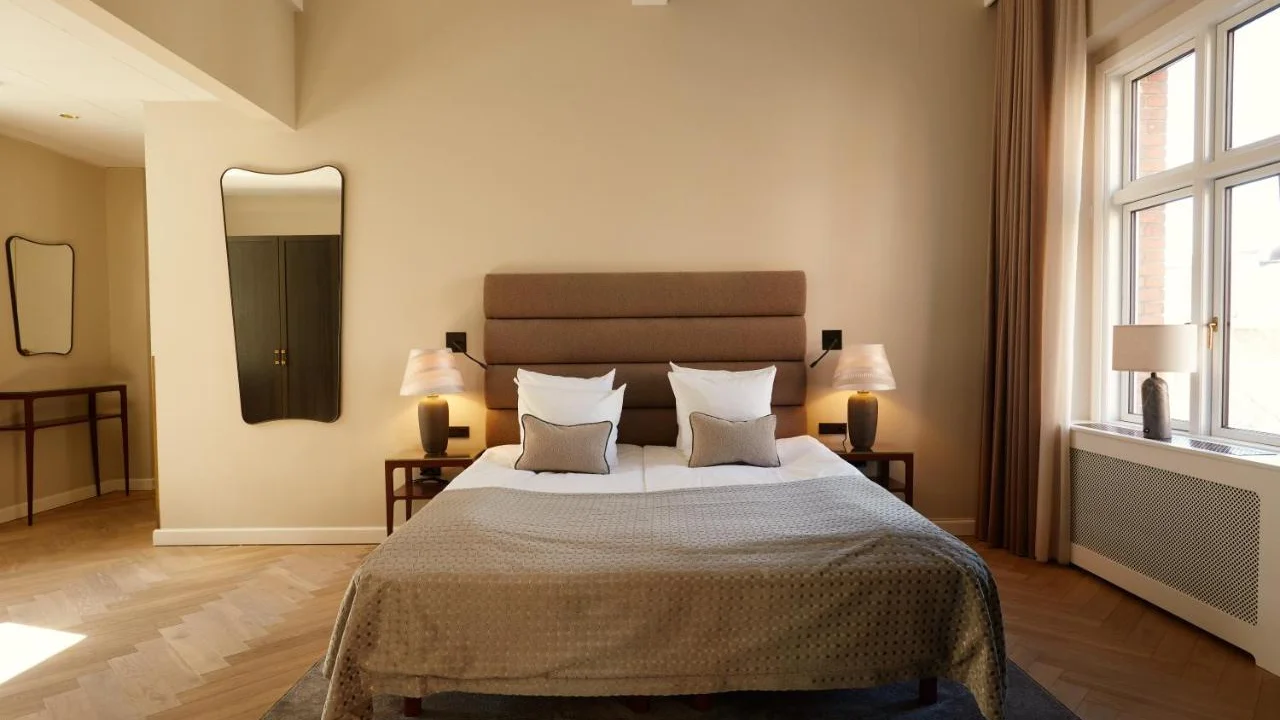Ascot Hotel